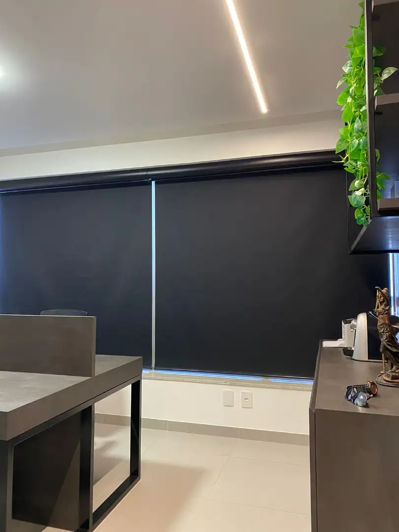 Persiana Rolo Blackout New York Preta m2